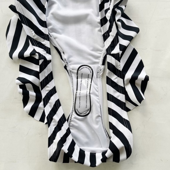 [Kendall & Kylie] NWT ruffle stripe bikini bottom only size large - Picture 4 of 8